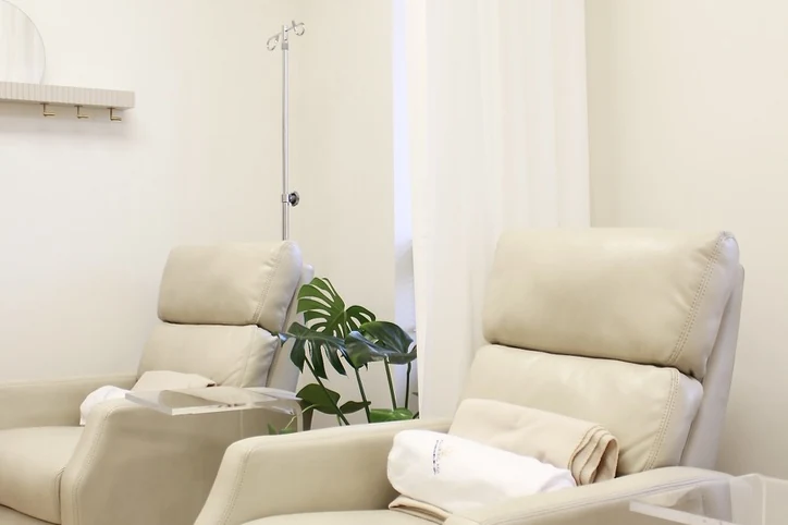 The IV and recovery suite at Alluring Age in West Islip, New York